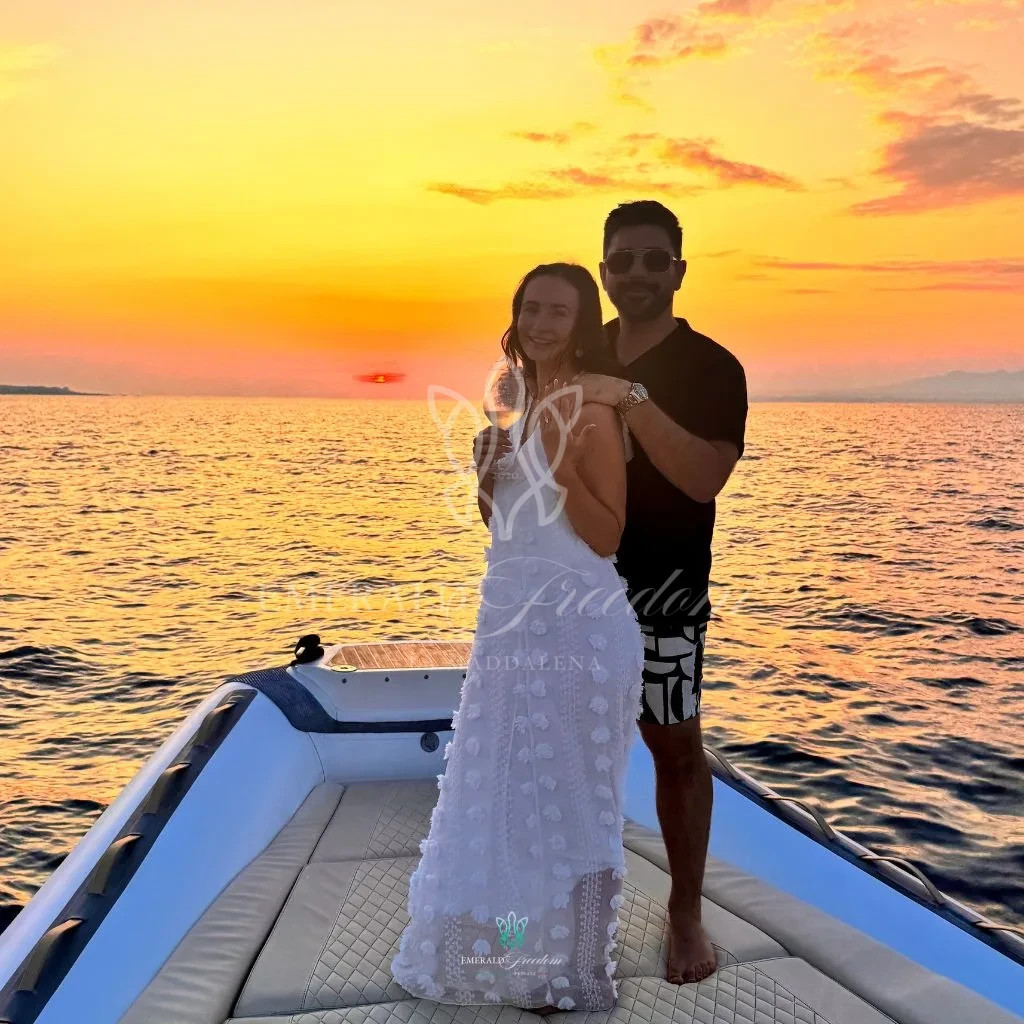 Proposta di matrimonio elegante e privata a bordo di una barca Emerald Freedom La Maddalena tra le calette incontaminate dell’Arcipelago Proposta di matrimonio elegante e privata a bordo di una barca Emerald Freedom La Maddalena tra le calette incontaminate dell’Arcipelago