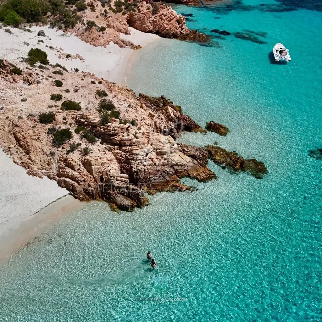 Maxi rib Emerald Freedom La Maddalena nelle acque cristalline della Sardegna
