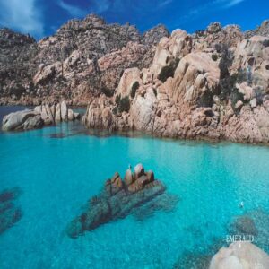 spiaggia di Thaiti nell'isola di Caprera